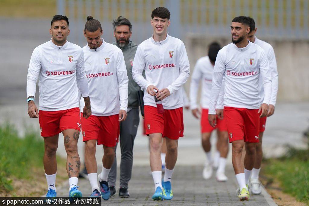 西甲的“无声战役”：欧联杯半决赛暗藏玄机，第五张欧冠门票花落谁家？